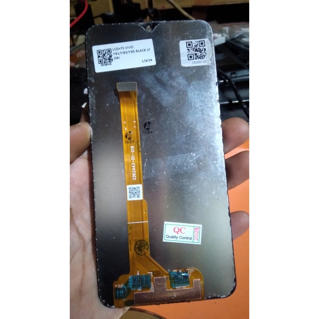 lcd bekas vivo y91, y91c  bukan ori , minus retak bisa pakai