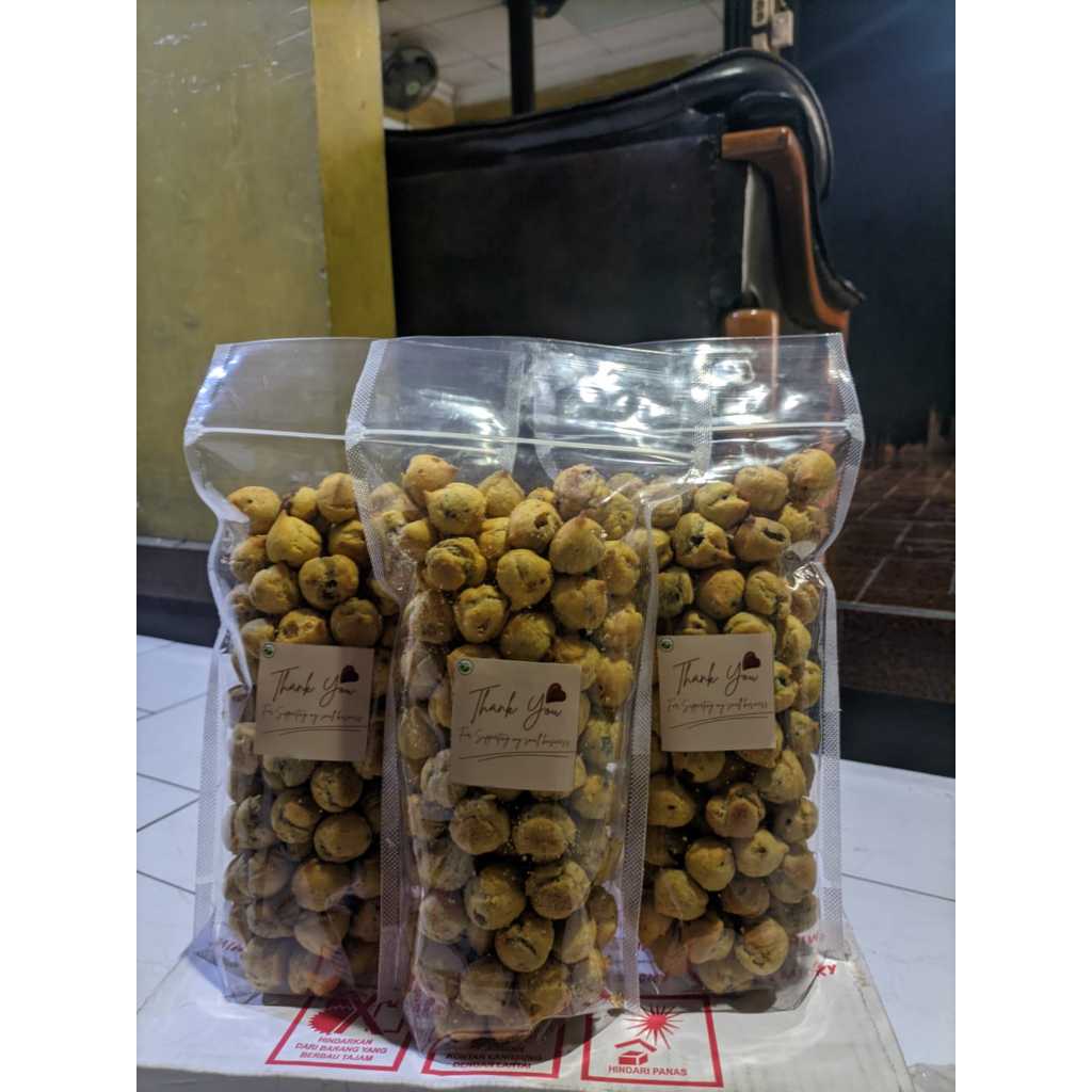 

Snack Soes Coklat 400gr – Kue Kering Renyah Isi Coklat Lumer