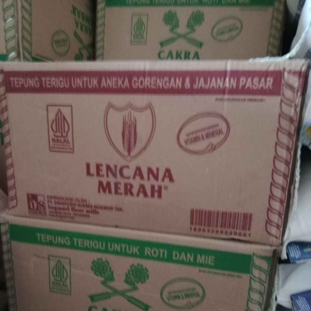 

Tepung terigu Lencana Merah kemasan 1kg