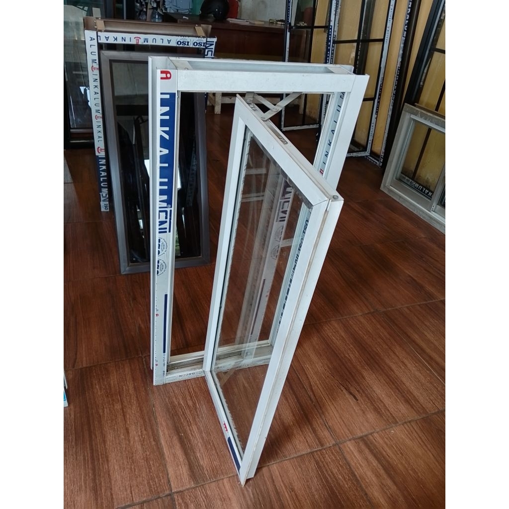 KUSEN JENDELA SINGLE SWING ALUMINIUM MINIMALIS