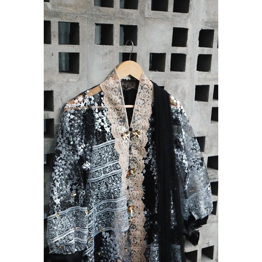 Preloved-Kebaya Hitam Jaleela Willow Top (+inner tanktop)
