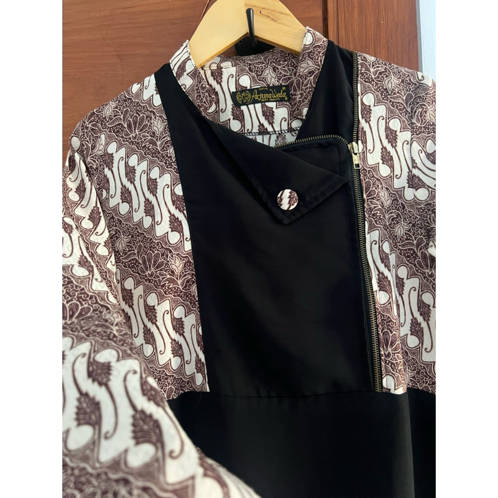 Dress Batik Arjuna Weda S Baju Batik wanita Arjuna Weda Ukuran S Warna Cokelat Hitam
