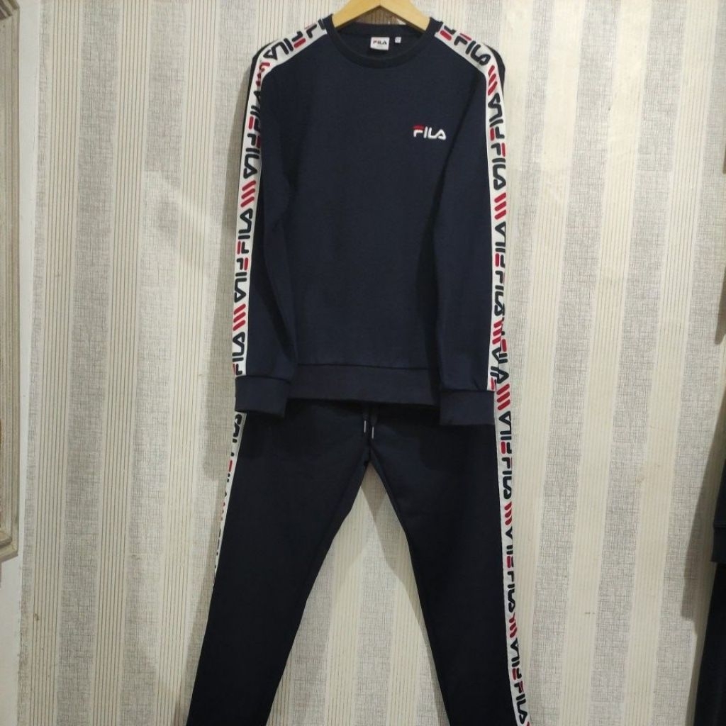 Tracksuit Crewneck dan Celana Fila Second Preloved