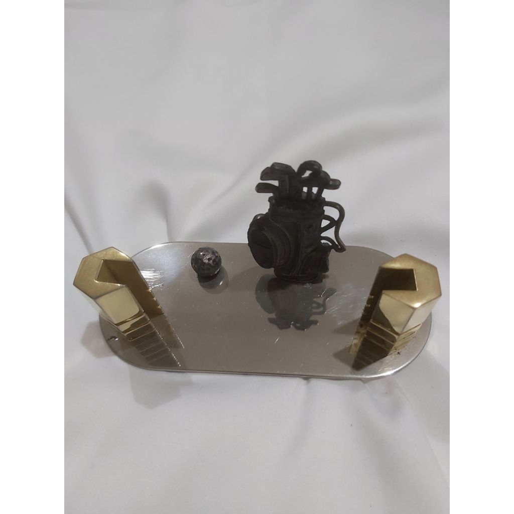 

Preloved Tempat Kartu Nama Meja Bahan Stainless Design Golf,Tempat Kartu Nama