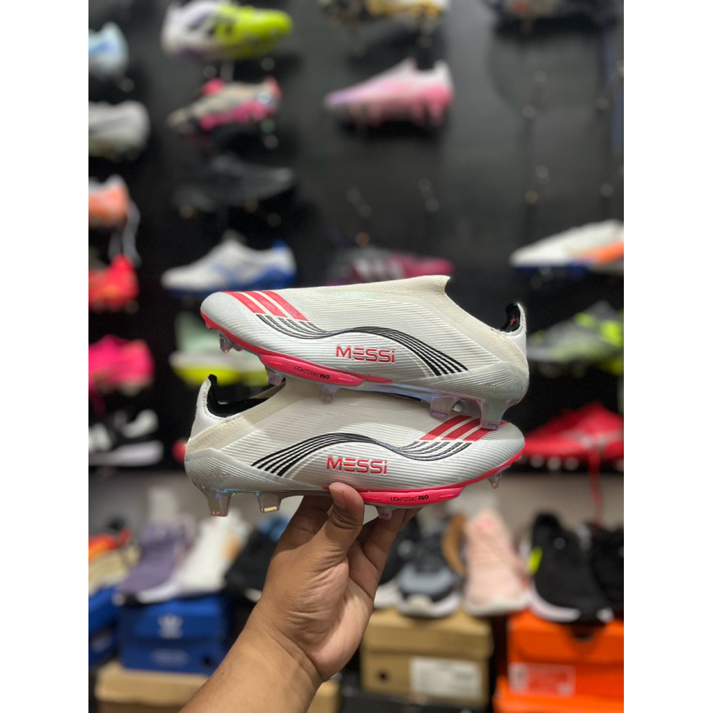 Sepatu bola terbaru me55i tanpa tali f50