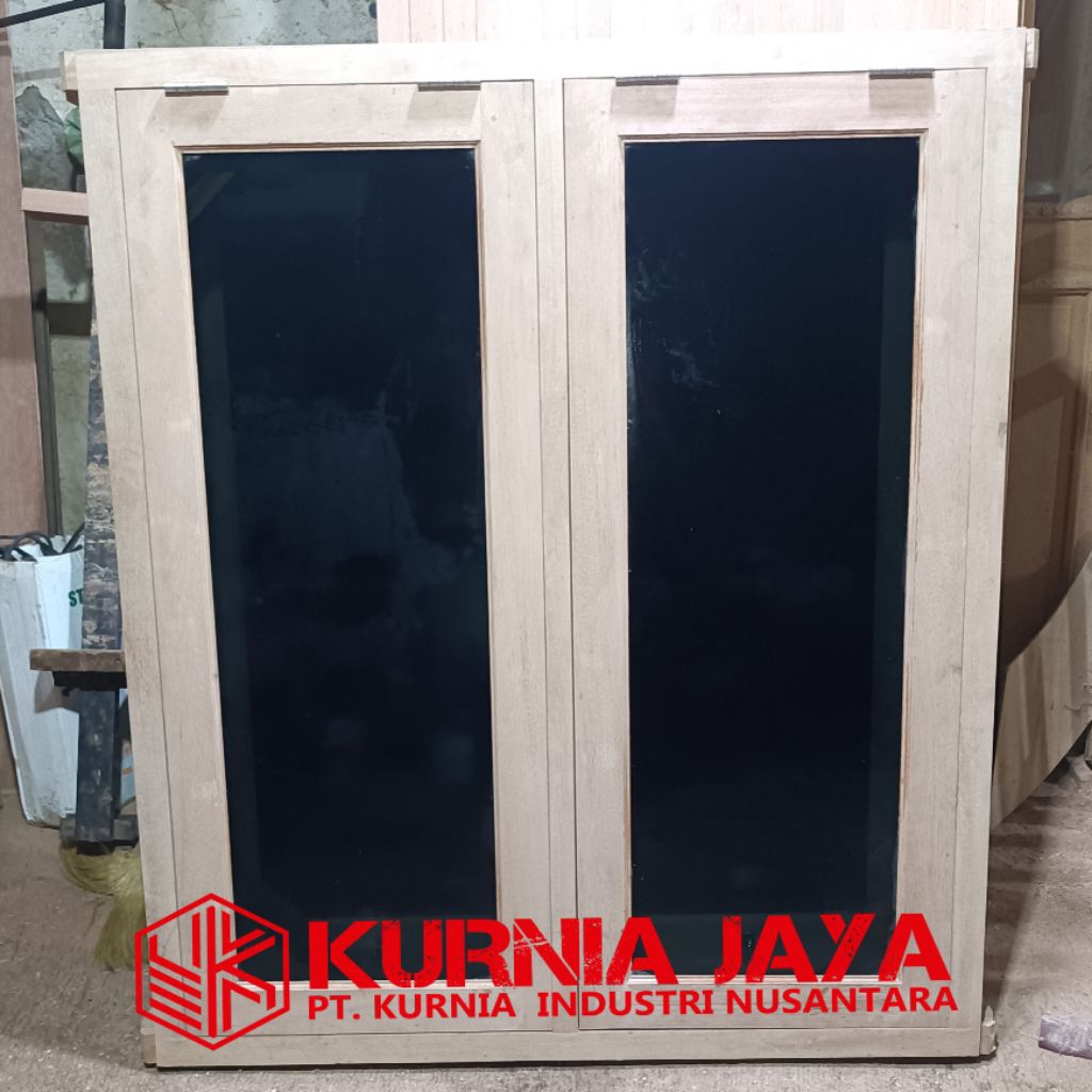 Kusen Jendela Gandeng 2 Daun Kayu Kamper