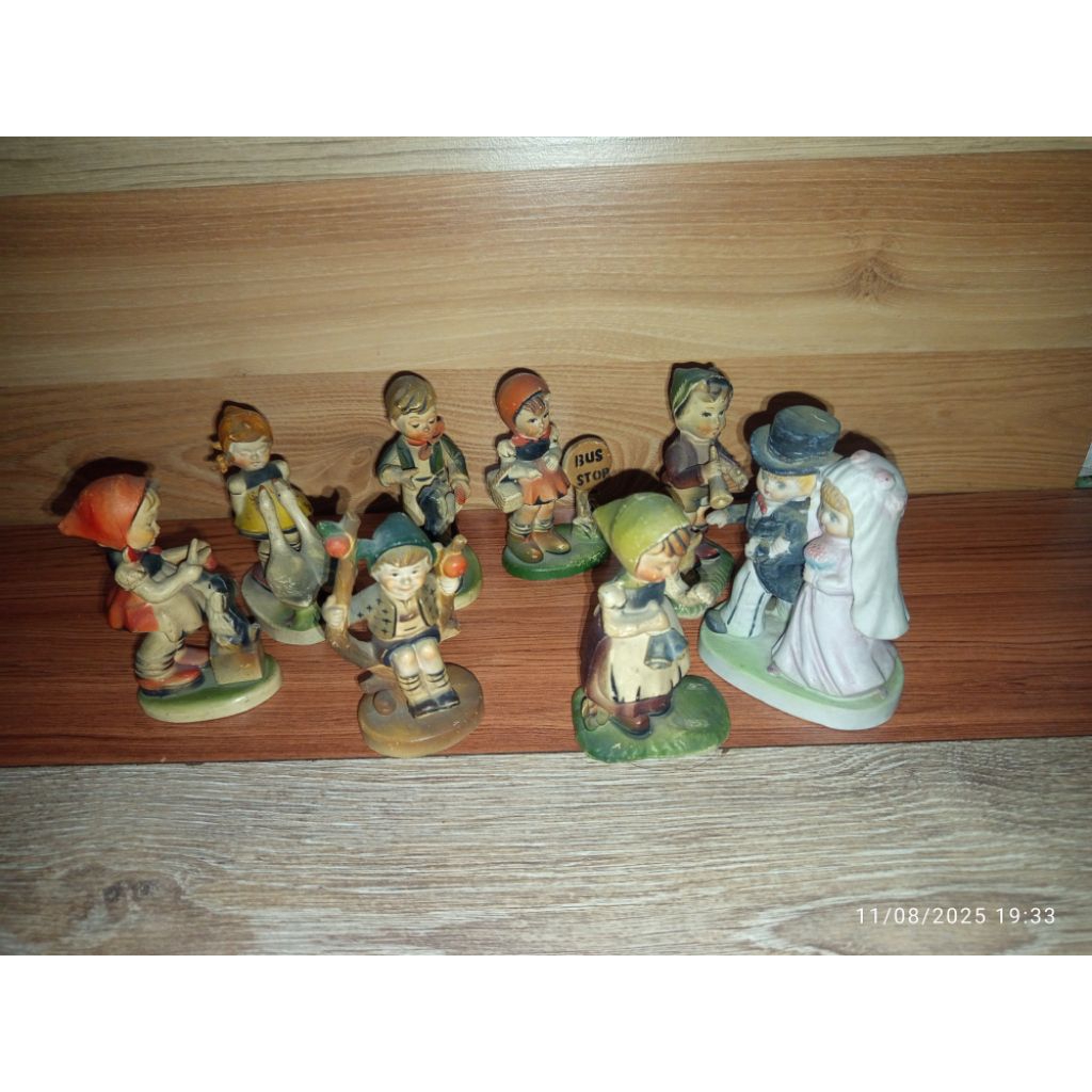 patung Goebel Hummel Figurines vintage