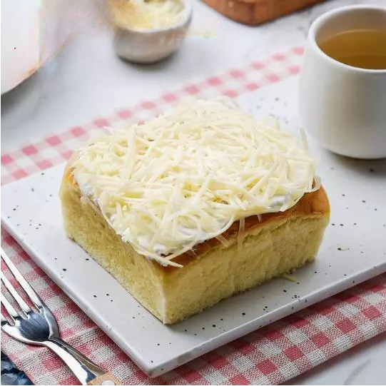 

YUMMY CAKE KEJU DENGAN TOPPING BUTTER DAN KEJU (UKURAN 10 CM X 10 CM)