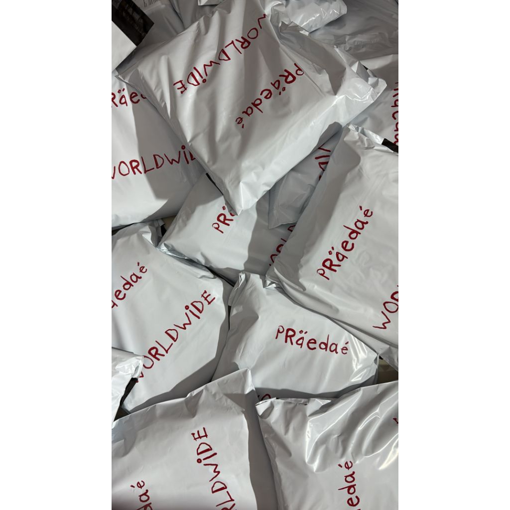 Certified Hopeless Romantic - Hoodie Black & Certified Hopeless Romantic - Hoodie Broken White