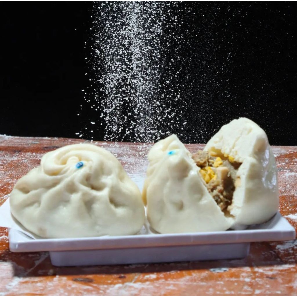 

Bakpao Babi Telur Asin khas GaGa Kawangkoan