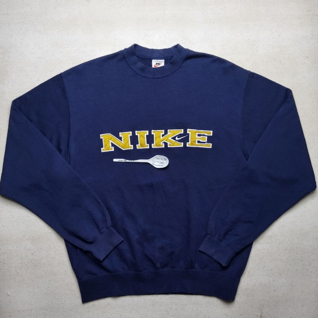 Vintage 90'S NIKE  Embroidery Gold Logo crewneck size XL