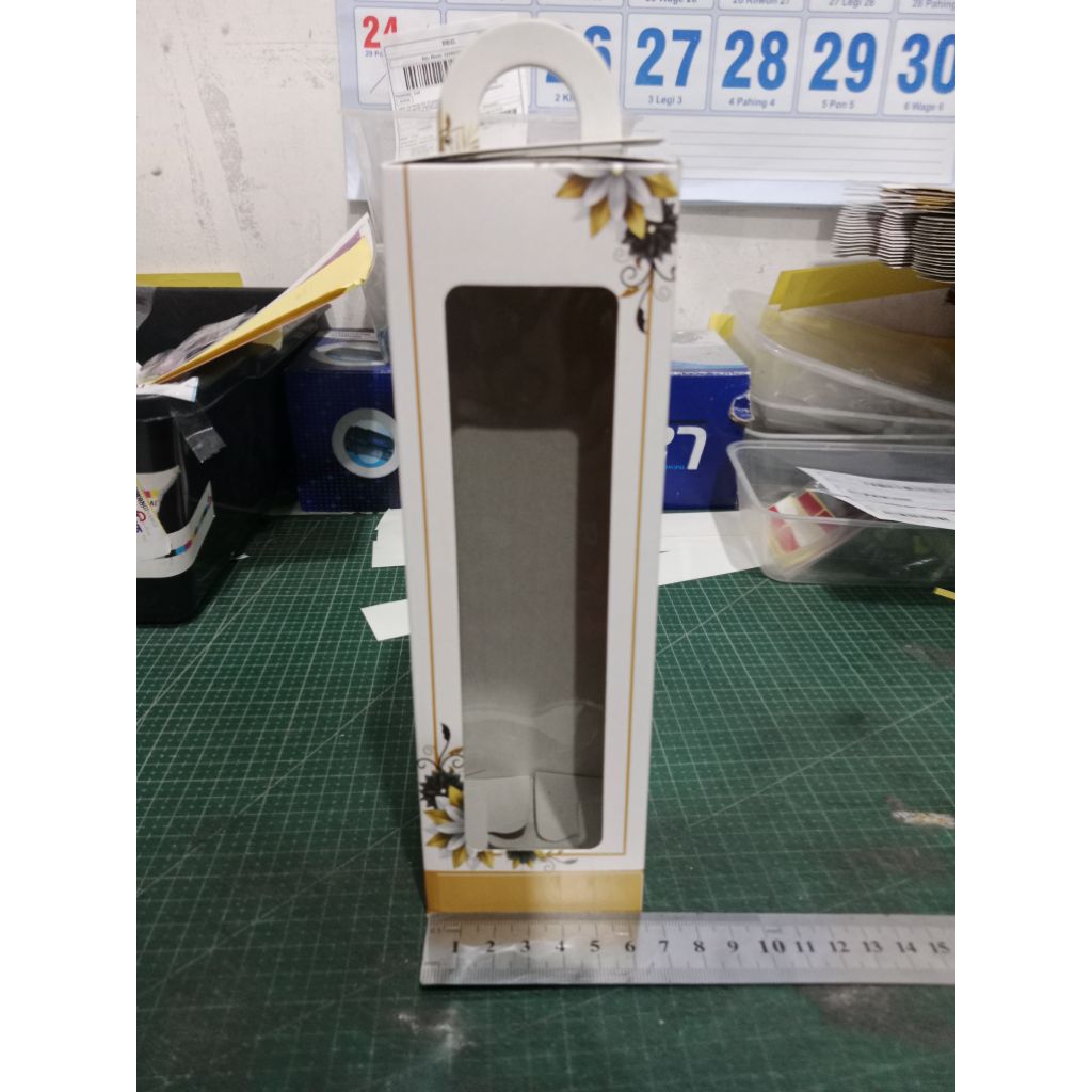 

Kardus untuk souvenir botol minum ( Tinggi 21 cm)