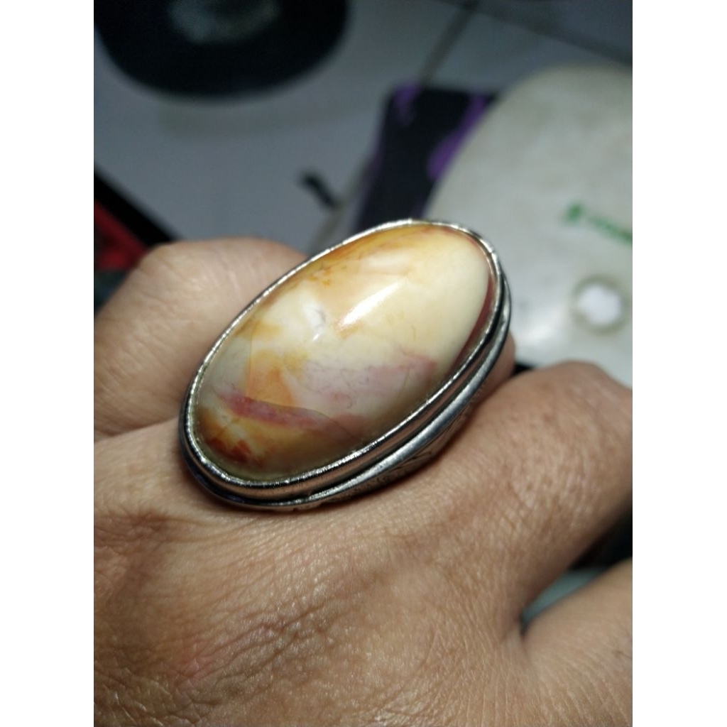 Batu Bacan Putih Almahera Natural Kode 49/986