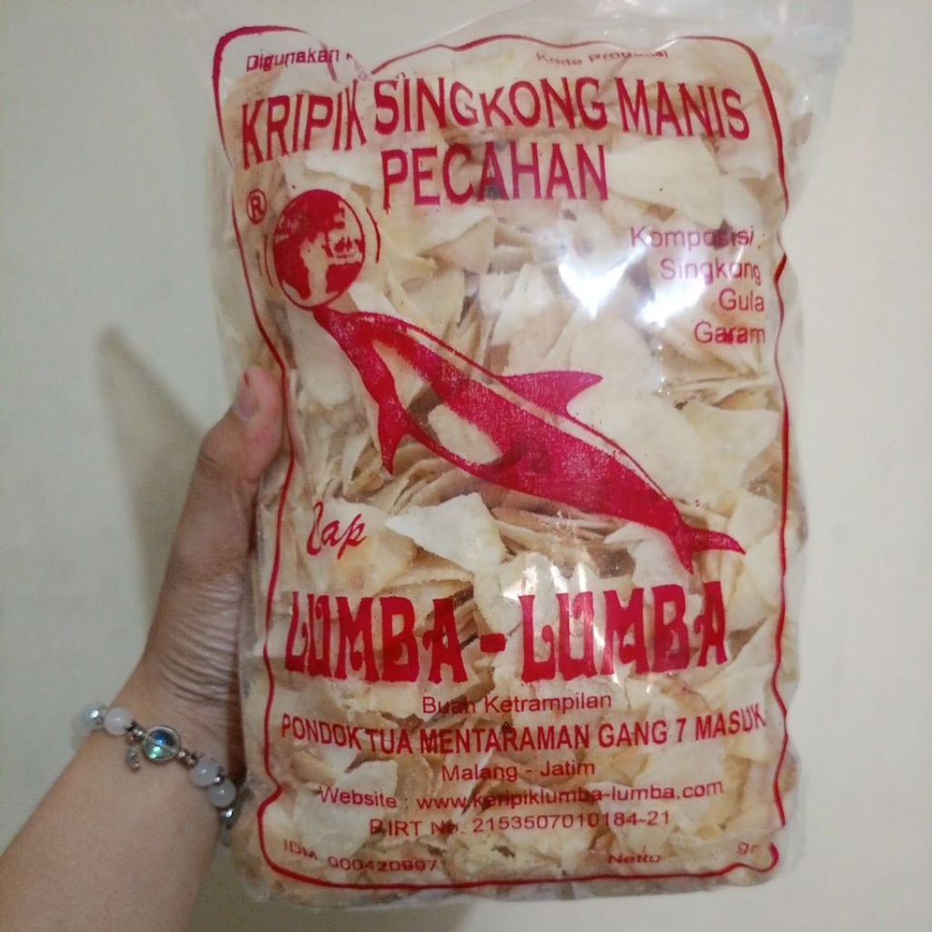 

Pecahan kripik singkong lumba-lumba manis
