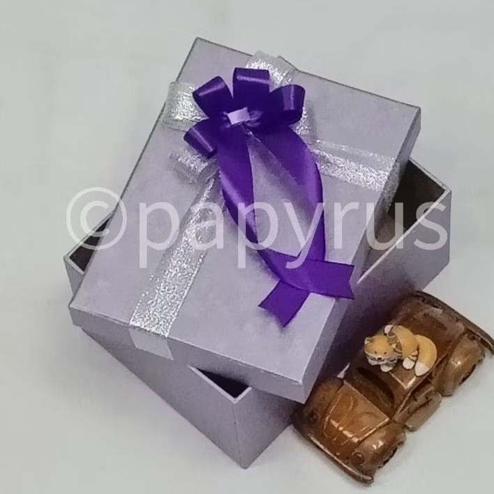 

PAPYRUS 15x20 Tinggi 8cm Kotak Kado Gift Box Hardbox Hampers V3