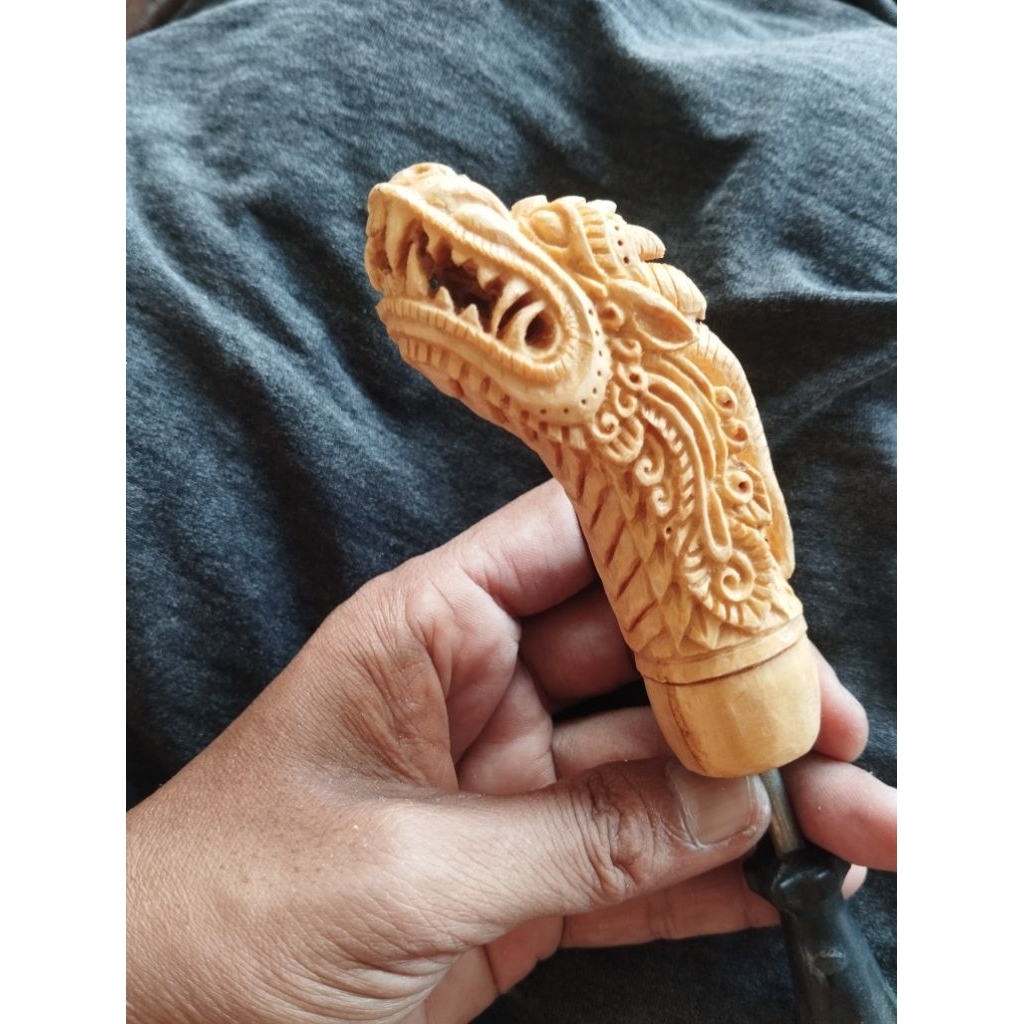 Hulu deder ukir naga kayu bintaos