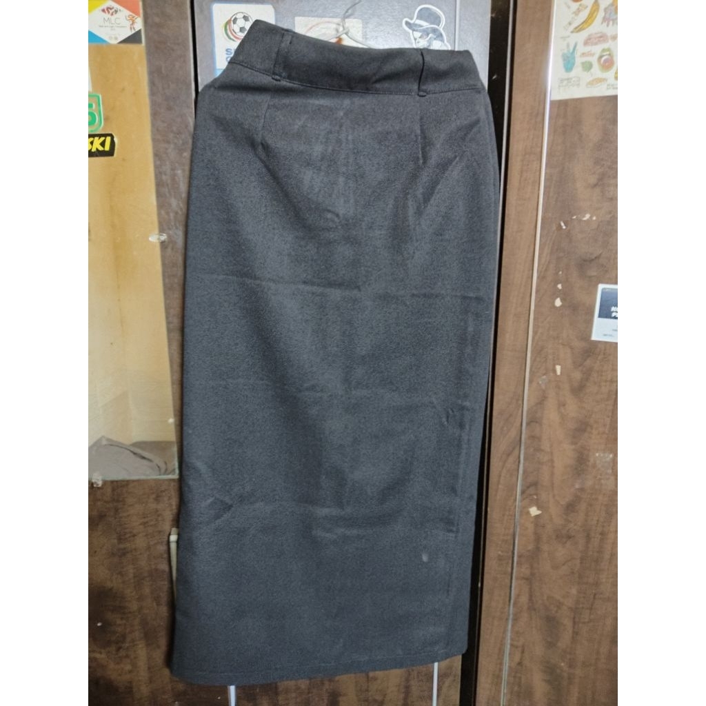 ROK FORMAL SPAN HITAM