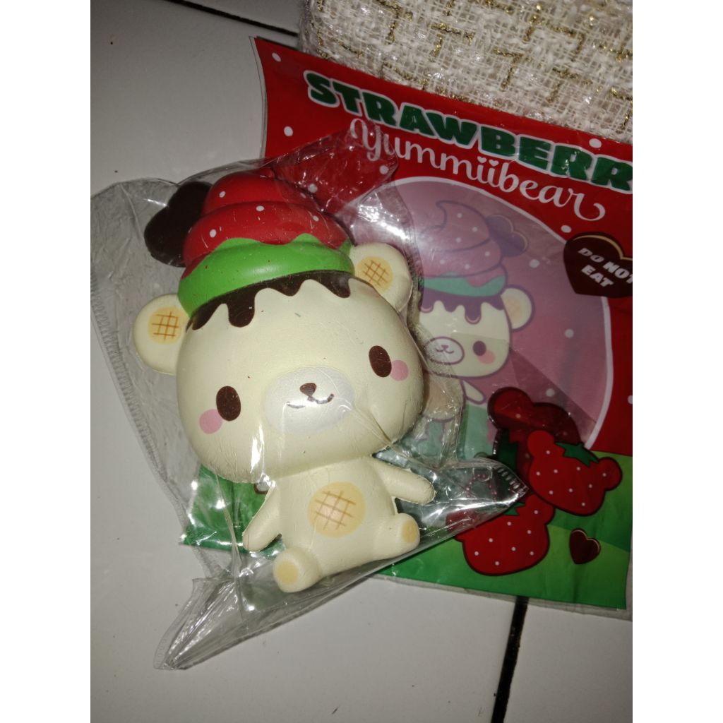 SQUISHY YUMMIBEAR STRAWBERRY