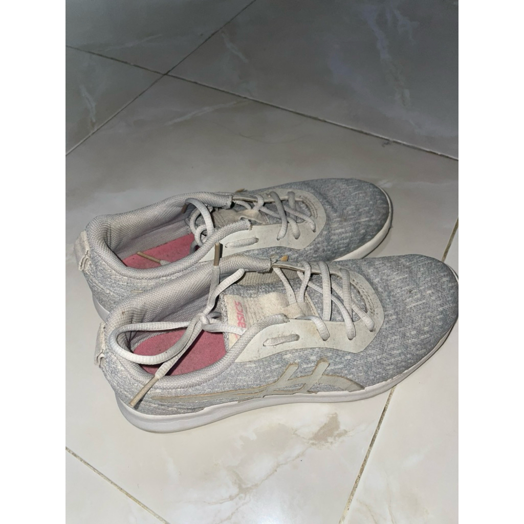 sepatu olahraga preloved
