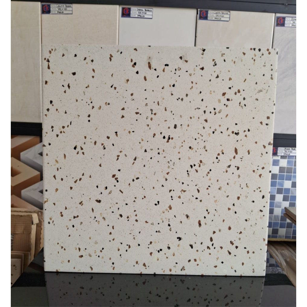 KERAMIK LANTAI 50X50 TERRAZO CREAM | GLADSTONE | MATT | MULIA TILES