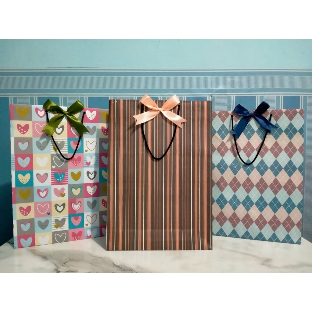 

Paper Bag Kertas Kado 20x10x25cm