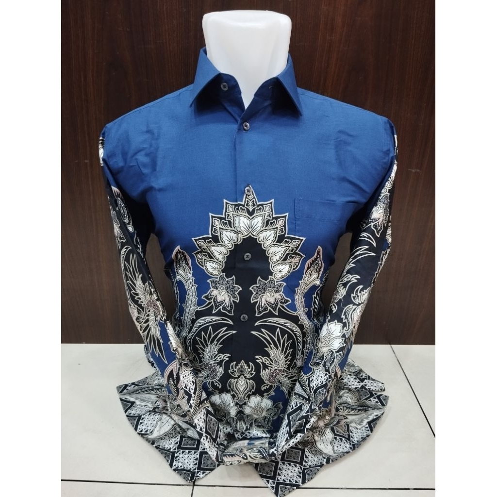 Alisan Kemeja Batik Pria Motif Mahkota Lengan Panjang Slimfit