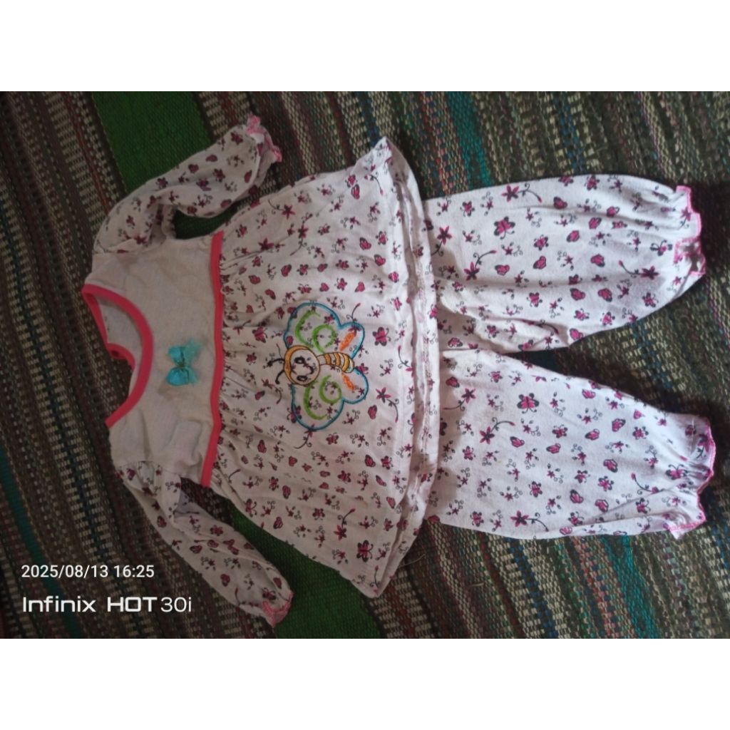 preloved setelan bayi perempuan