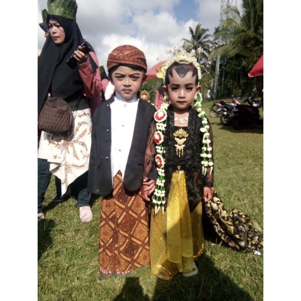 baju pengantin anak perempuan usia 5-6 tahun
