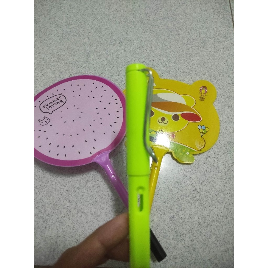 

2 pen karakter dan 1 pensil (baru) (dapat 3 pcs)