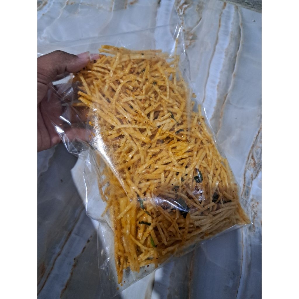 

Stik Pangsit Pedas Daun Jeruk 500 Gram