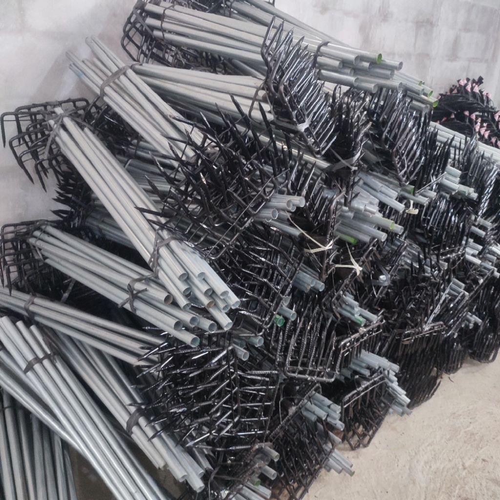 garukan sampah gagang panjang gigi 6 baja beton