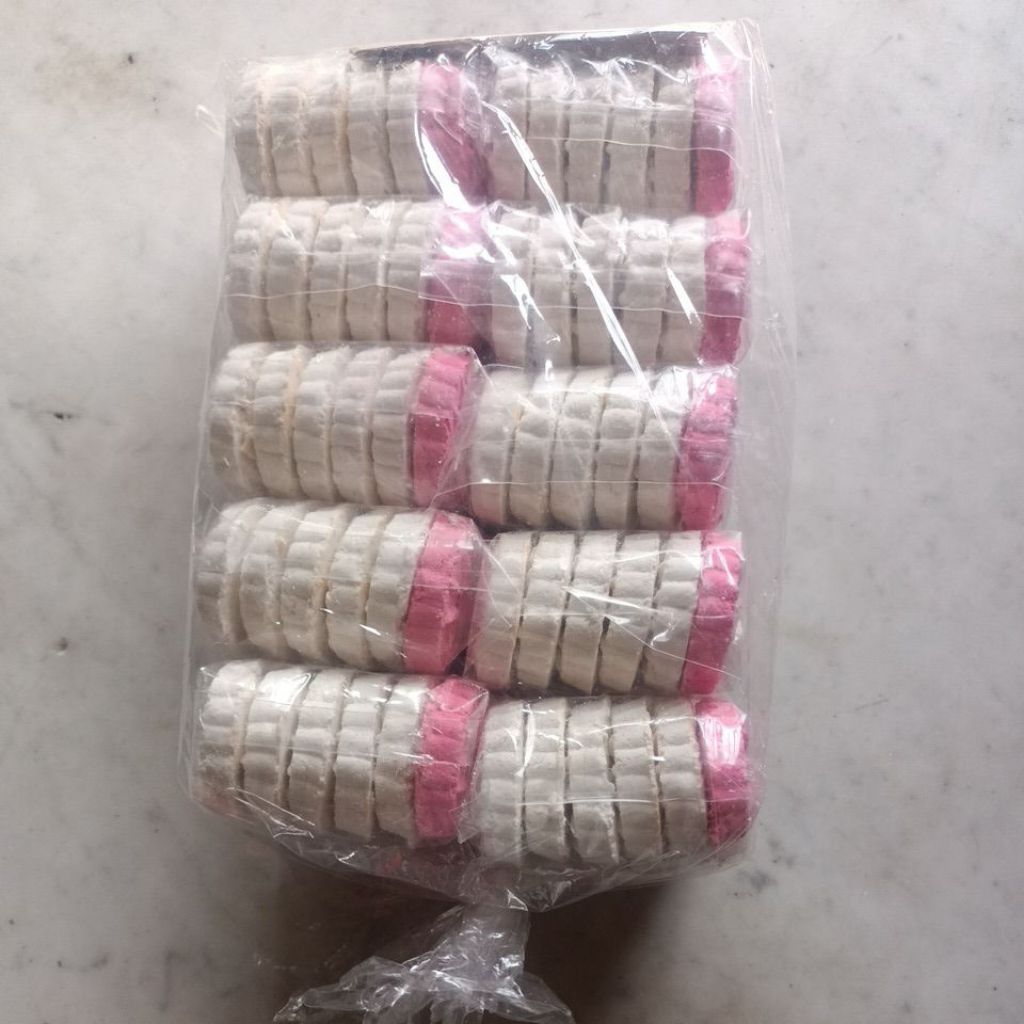 

1 bungkus Sagun Bakar 2 warna ukuran besar - Cemilan Manis Gurih Khas Minang Sumatera Barat