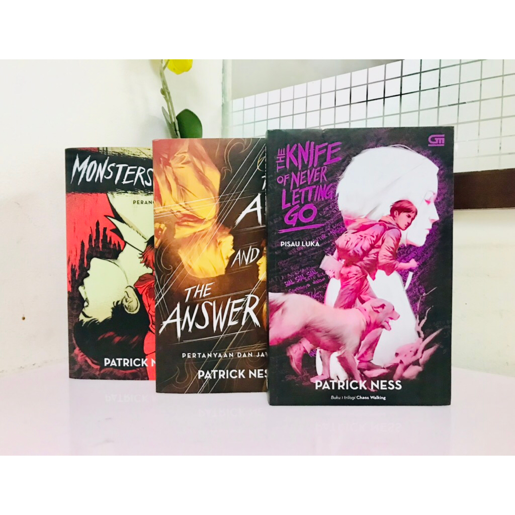 Novel Trilogy Chaos Walking, The Knife of Never Letting Go, The Ask and The Answer, Monsters of Men 