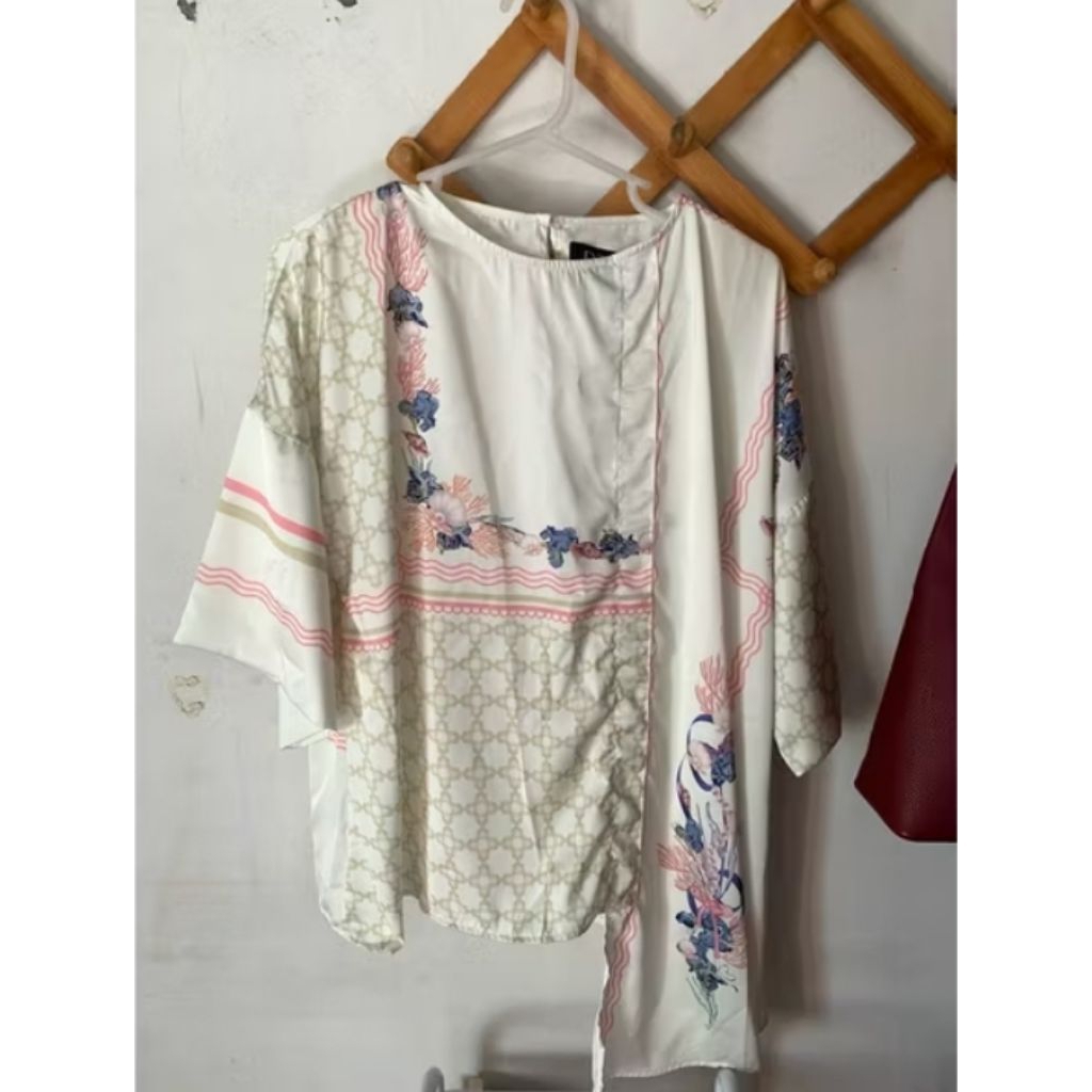 RTW Studio Preloved Mariana Coral White Top Blouse Lengan Pendek Wanita Print bukan aleza nadpus but