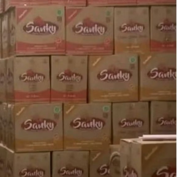 

1 karton/dus minyak Sunky S 900 berat:700ml isi 12 Pcs