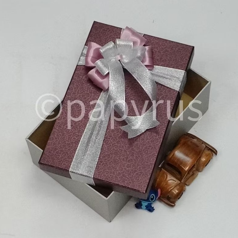 

PAPYRUS Kombinasi 17,5x27,5 Tinggi 8cm Kotak Kado Gift Box Hardbox Hampers V2