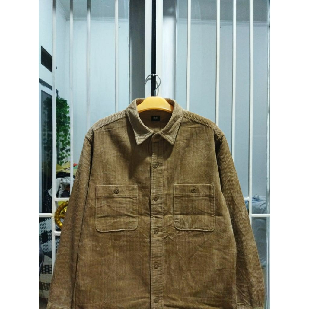 kemeja corduroy work Uniqlo pria L