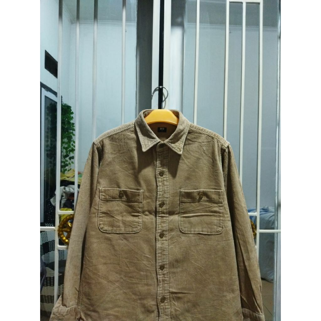 kemeja outer corduroy work Uniqlo M kasual pria murah terlaris