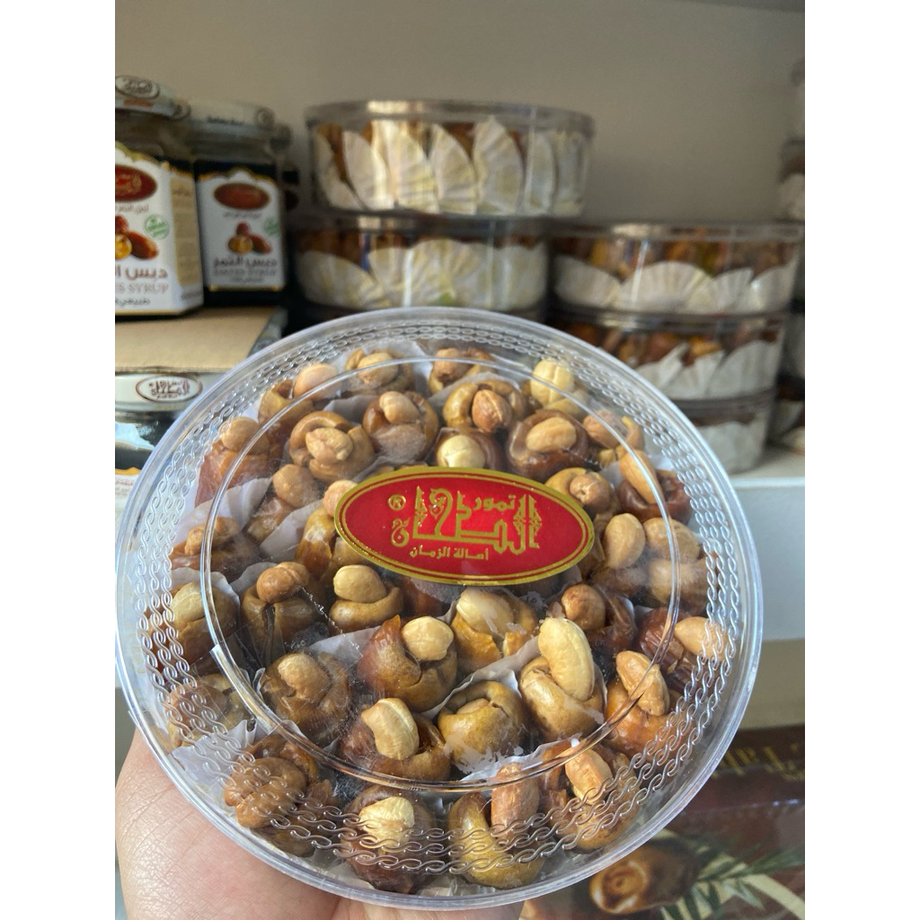 

kurma kacang almond mesir