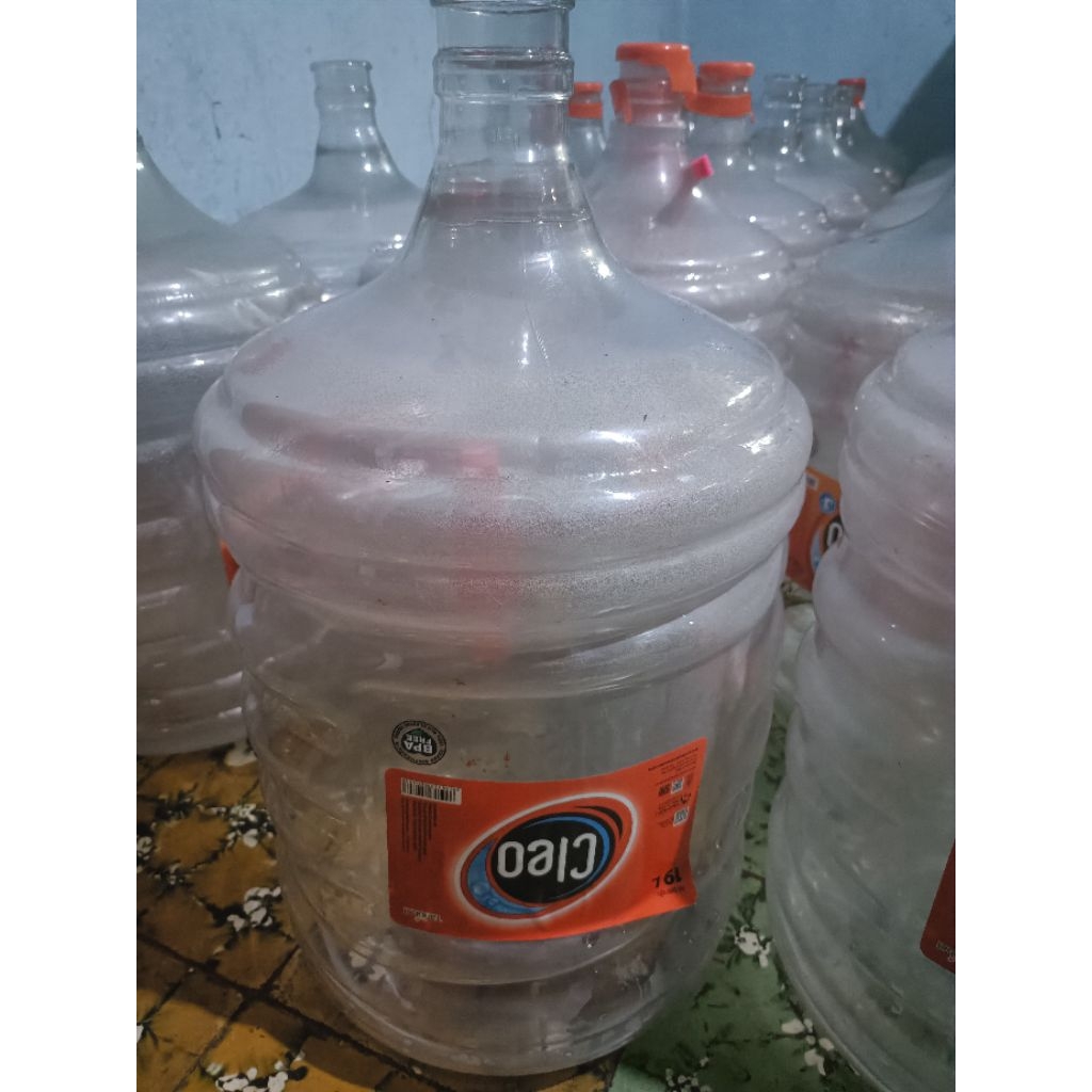 

Galon Cleo Kosong Tanpa isi Ukuran 19L