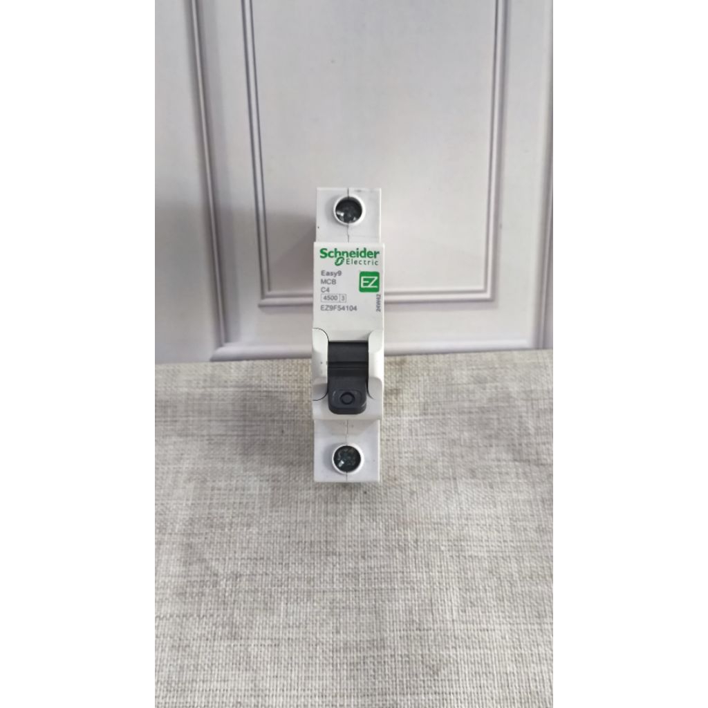 MCB Schneider 4 ampere