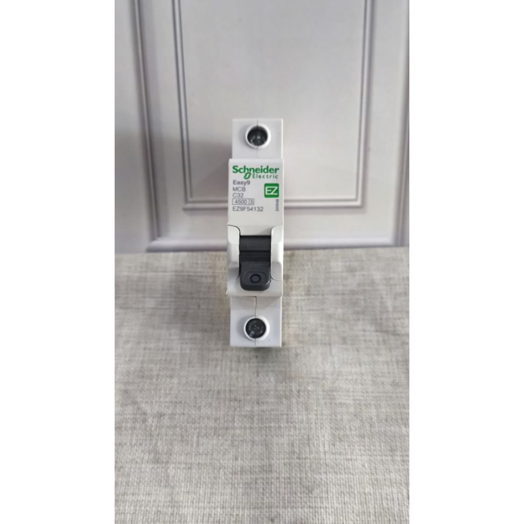 MCB Schneider 32 ampere