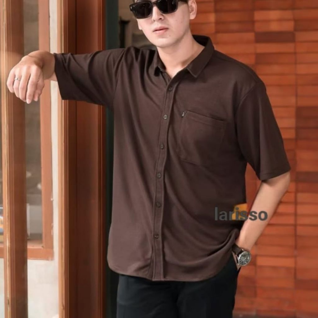 Terbaru Baju Kemeja Polos Pria Warna Mahogani Lengan Pendek Korea Style