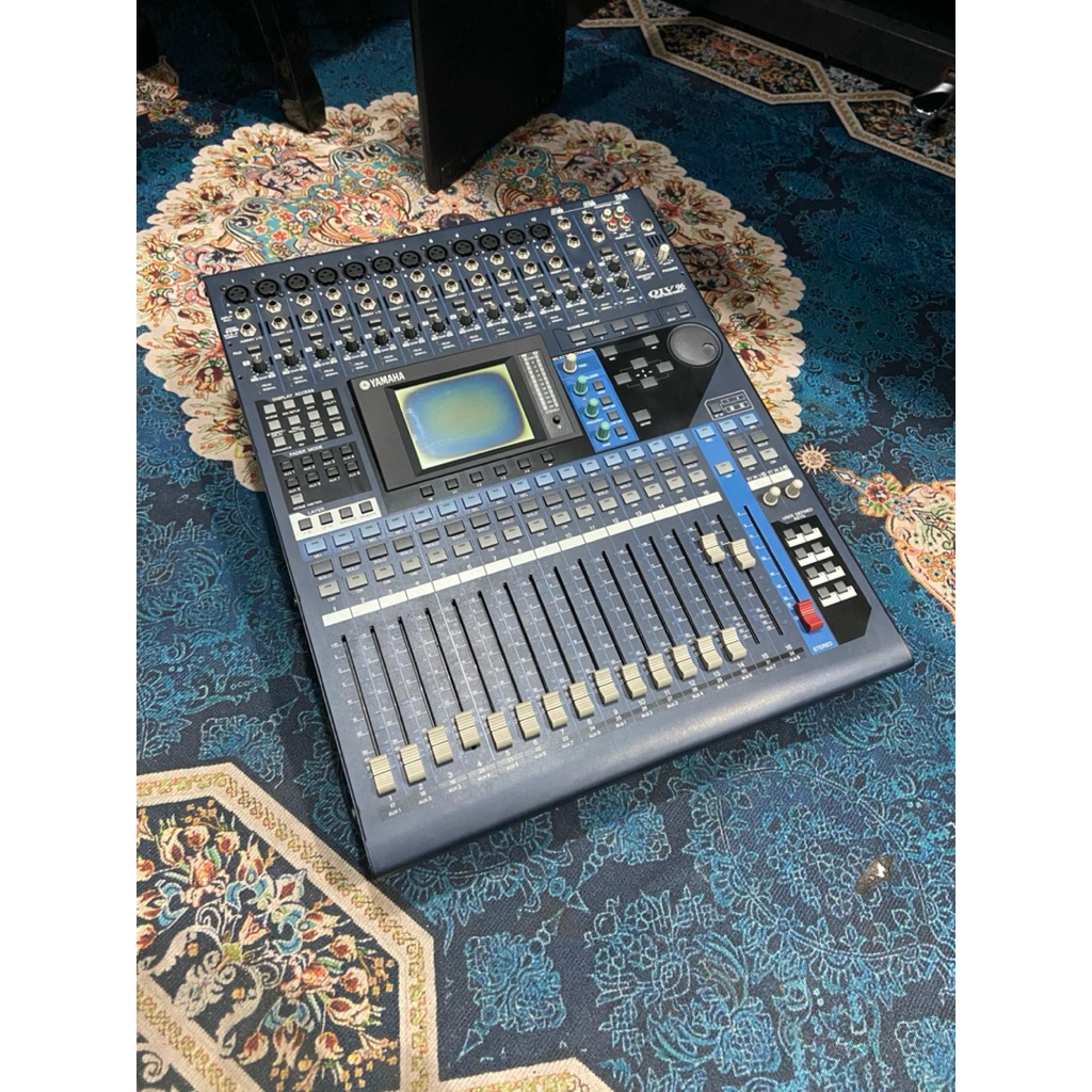 Mixer Yamaha 01V 96 16 Channel