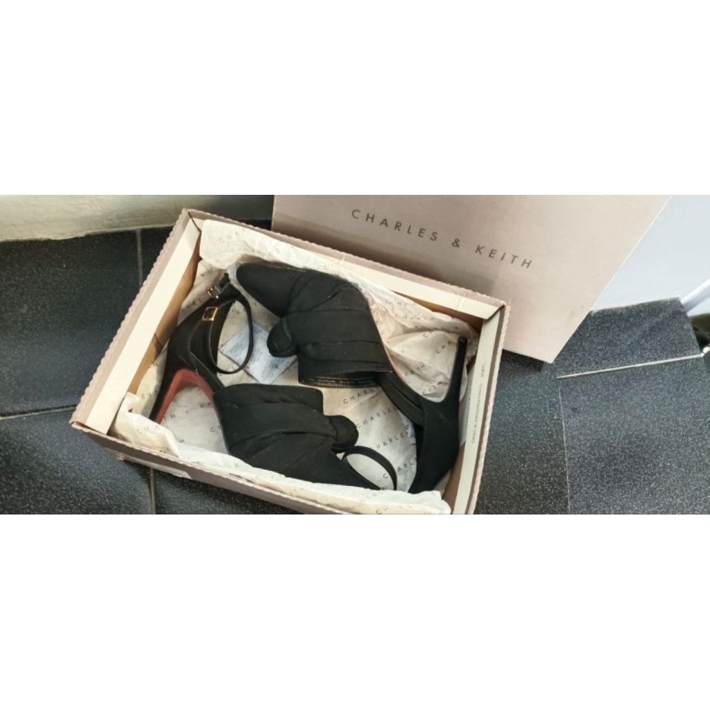 Sepatu Wanita Charles&Keith (preloved)