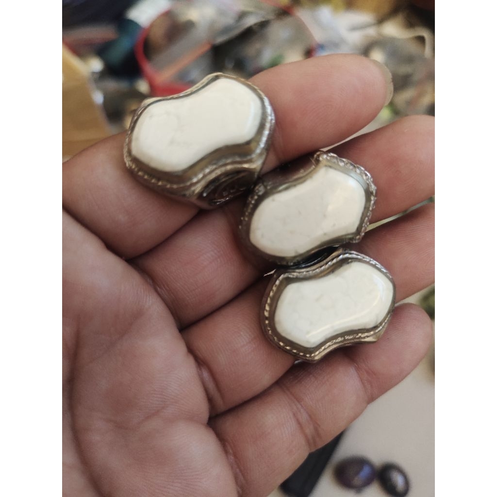 batu cincin giok putih salju