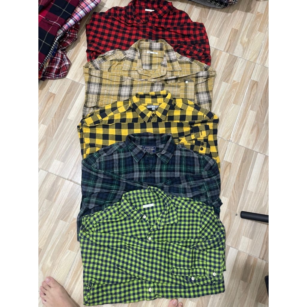 baju second branded Uniqlo