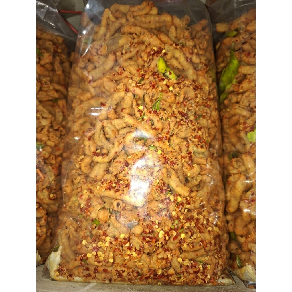 

EXTRA PEDAS keripik usus ayam premium extra pedas daun jeruk 500gr | Usus krispy pedas daun jeruk 500gr AYY official