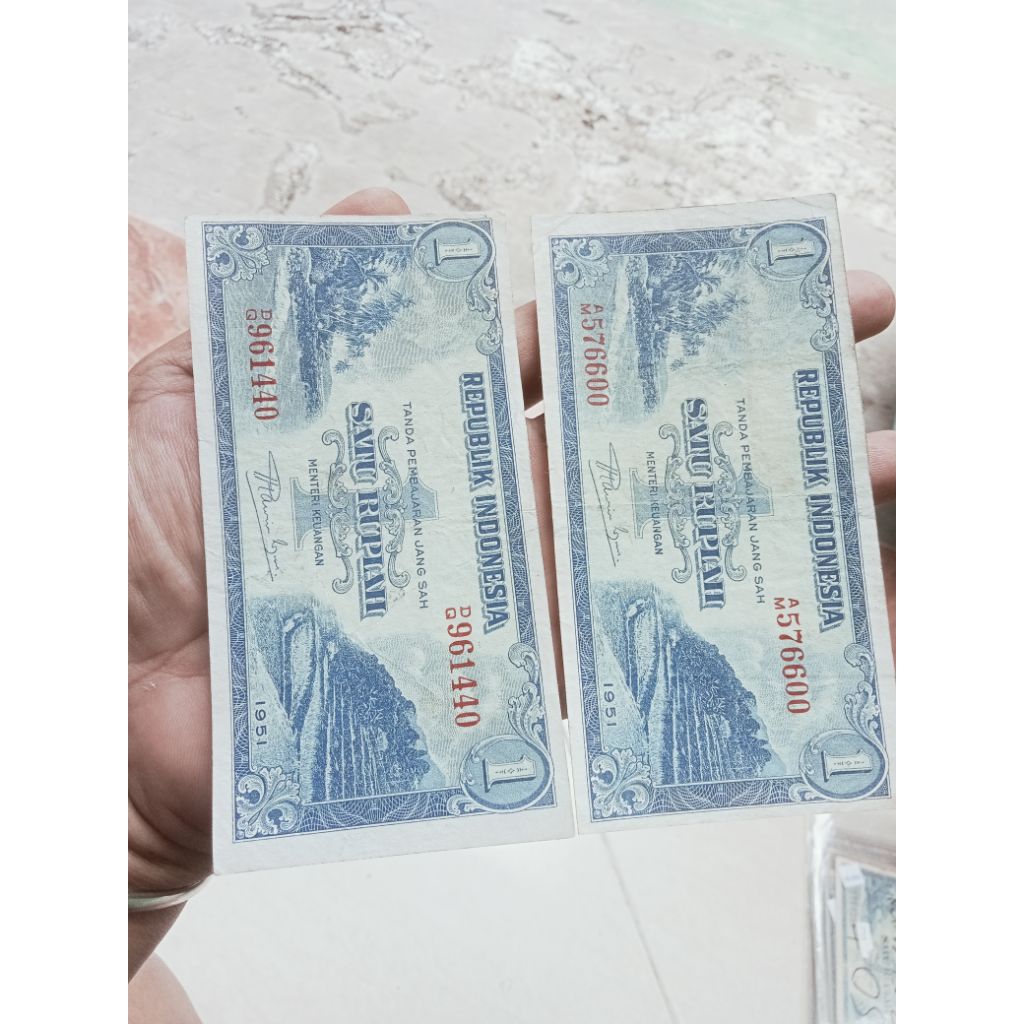 

selembar seri pemandangan alam 1 rpiah tahun 1951.