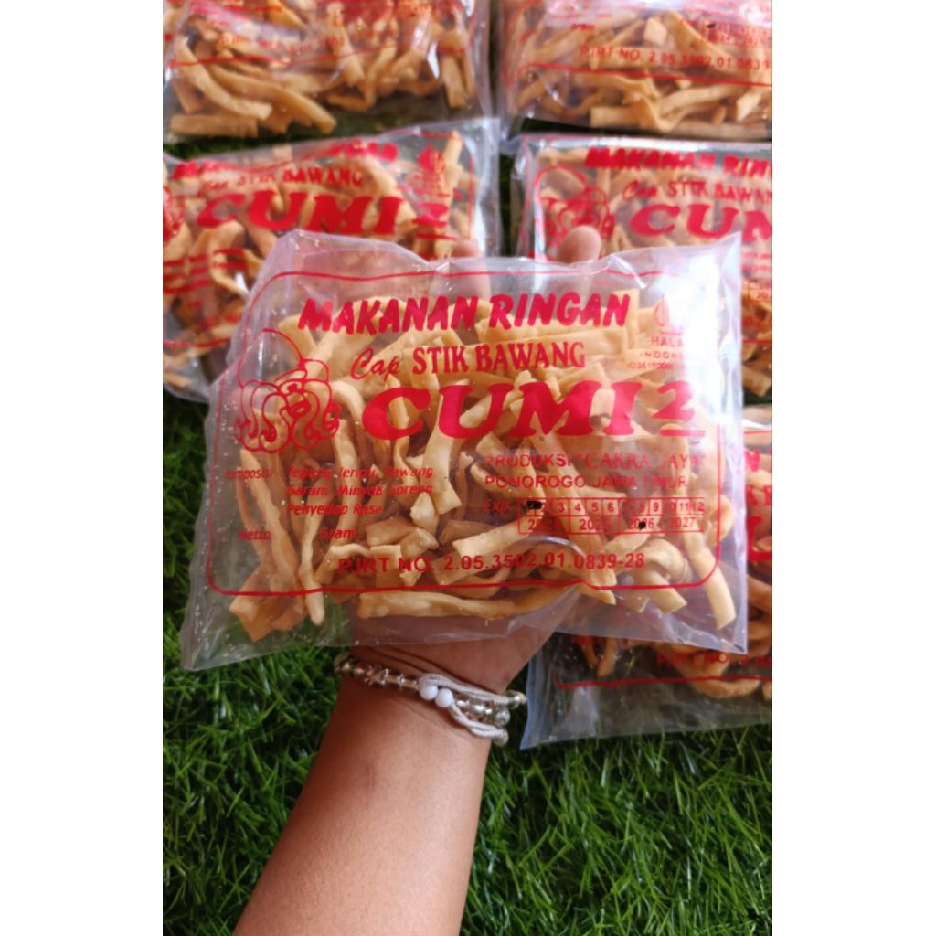 

STICK BAWANG CUMI" | KEMASAN 100 GR | CAMILAN ATAI SNACK GURIH DAN RENYAH.